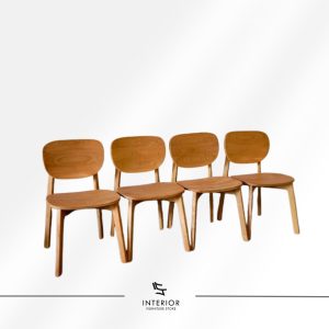 Set of four solid wood dining chairs with curved backrest and natural wood finish, minimalist design